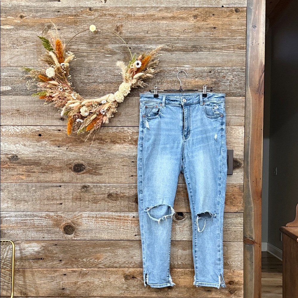 American Eagle Outfitters Light Blue Distressed Ankle Jeans
